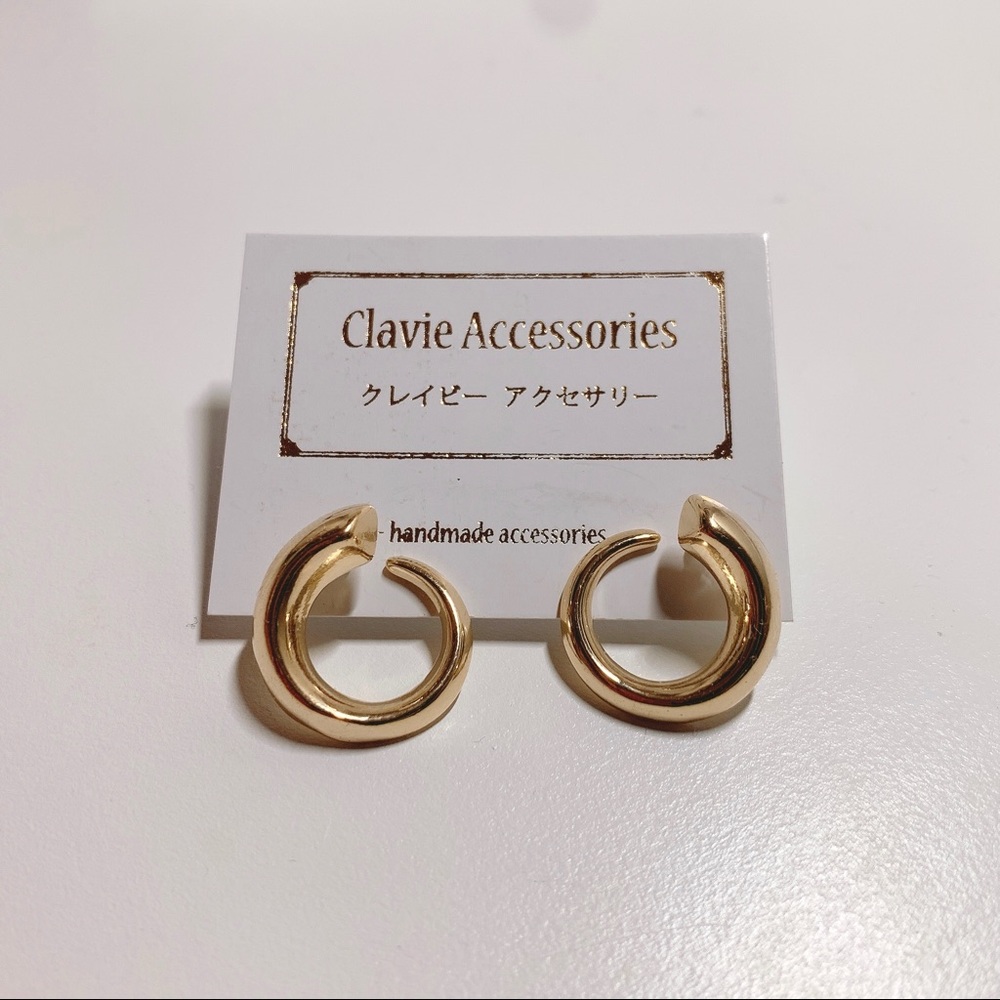 Metal gold color elegant shape ear clip